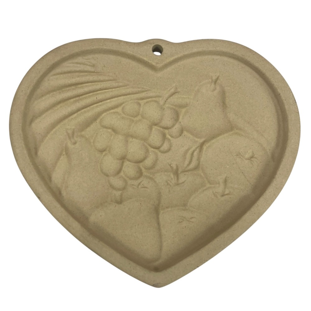 Pampered‎ Chef Heart Of Plenty Mold 1995 USA Stoneware Fruit Grapes/Pear